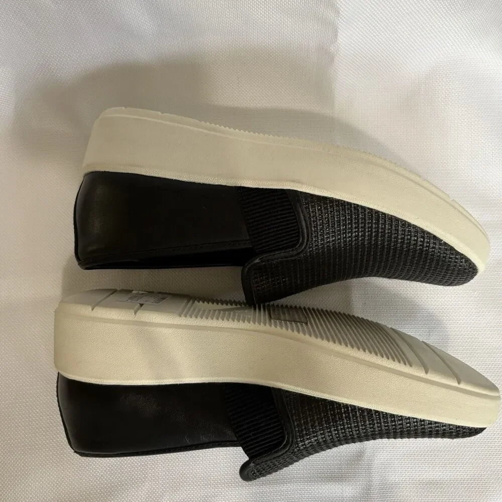 Clarks Women's Slip‎ On Sneaker Layton Petal Size 8.5 Medium Black Combi